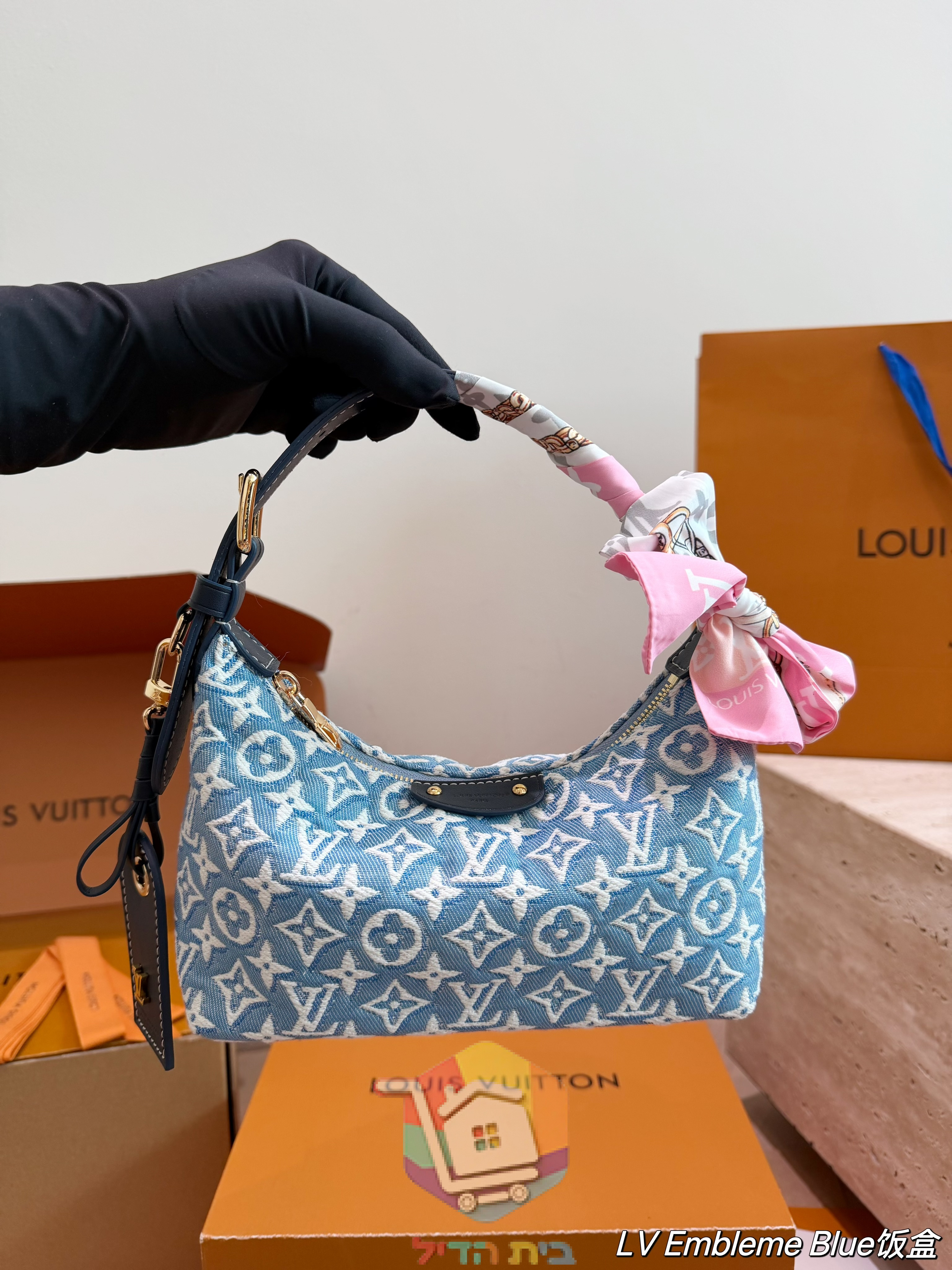 Tasche Louis Vuitton in Halbmondform mit Reißverschluss