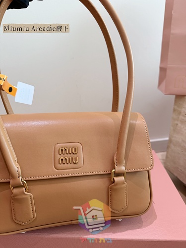 Schultertasche Miu Miu aus Leder mit Überschlag 10