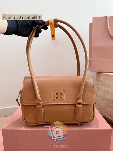 Schultertasche Miu Miu aus Leder mit Überschlag 14
