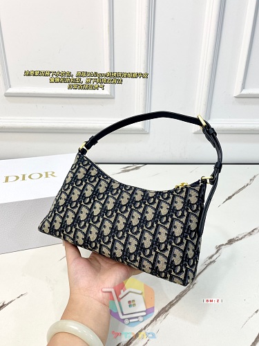 Schultertasche Dior in Halbmondform mit Monogramm 3