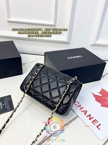 Gesteppte Tasche Chanel mit Überschlag und Kette 3