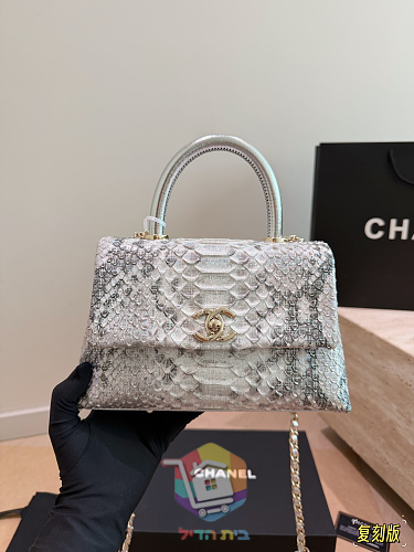 Chanel Coco Handle in Schlangenschuppen-Optik 11
