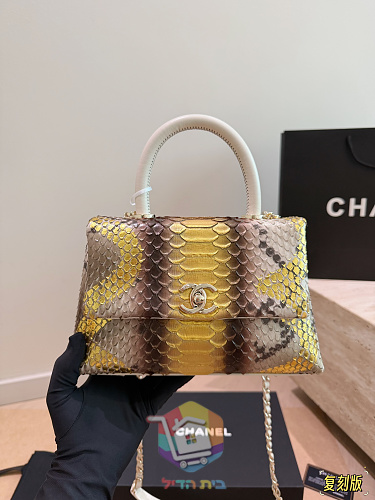 Chanel Coco Handle in Schlangenschuppen-Optik 15