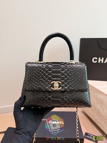 Chanel Coco Handle in Schlangenschuppen-Optik 16