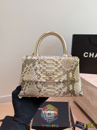 Chanel Coco Handle in Schlangenschuppen-Optik 17