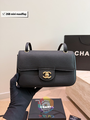 Mini-Tasche Chanel mit Überschlag und CC-Logo 4