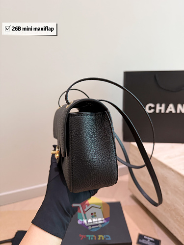 Mini-Tasche Chanel mit Überschlag und CC-Logo 5