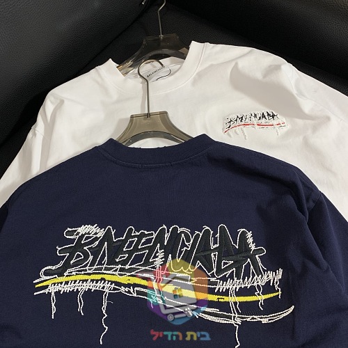 חולצת טי Balenciaga עם לוגו בסגנון גרפיטי, לבן, כחול כהה, אפור 3