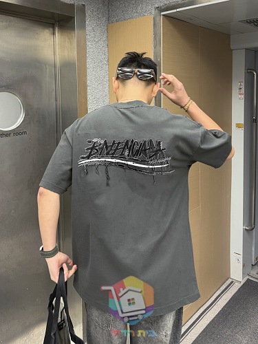 חולצת טי Balenciaga עם לוגו בסגנון גרפיטי, לבן, כחול כהה, אפור 14
