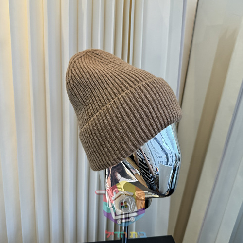 כובע גרב Chanel בשבעה גוונים 43
