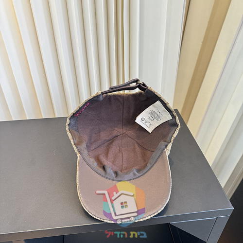 כובע מצחייה Gucci משובץ אבנים בשני גוונים 1