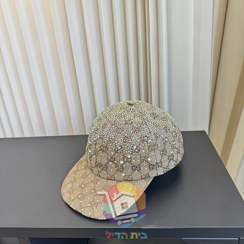 כובע מצחייה Gucci משובץ אבנים בשני גוונים 6