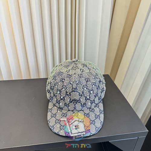 כובע מצחייה Gucci משובץ אבנים בשני גוונים 14