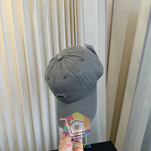 כובע מצחייה Lacoste בשלושה גוונים 3