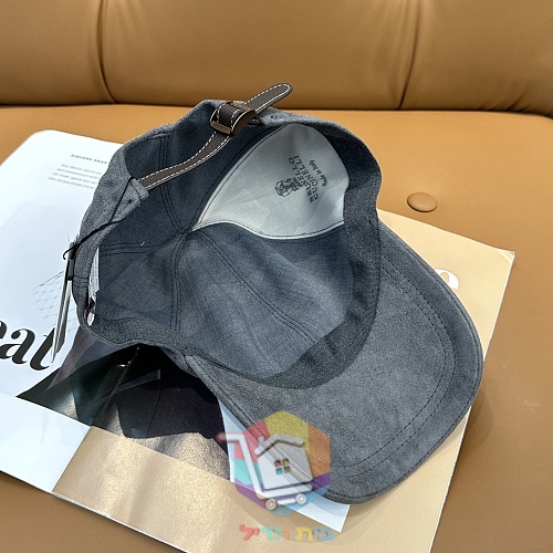 כובע מצחייה Brunello Cucinelli מזמש בשמונה גוונים 44