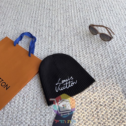 כובע גרב Louis Vuitton בארבעה גוונים 2