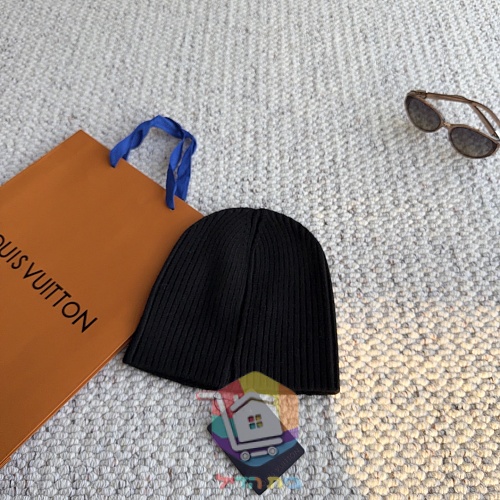 כובע גרב Louis Vuitton בארבעה גוונים 4