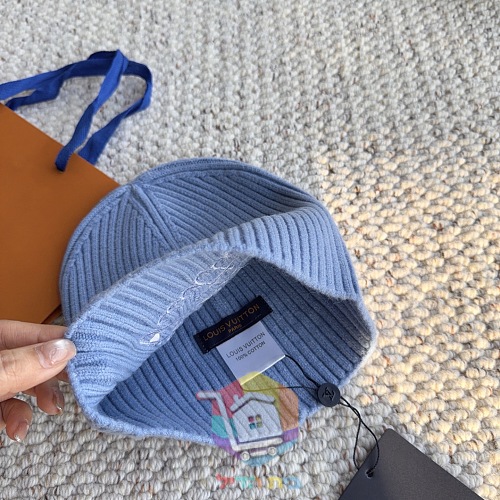 כובע גרב Louis Vuitton בארבעה גוונים 12