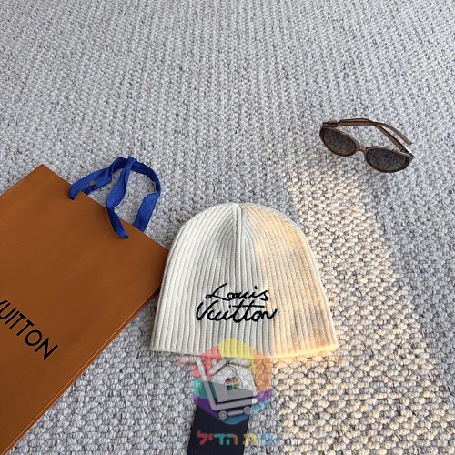 כובע גרב Louis Vuitton בארבעה גוונים 19