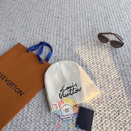 כובע גרב Louis Vuitton בארבעה גוונים 20