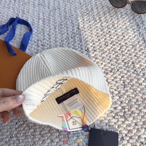 כובע גרב Louis Vuitton בארבעה גוונים 21