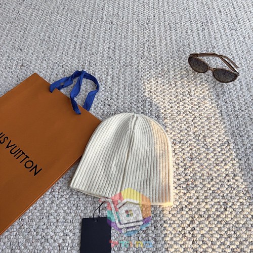 כובע גרב Louis Vuitton בארבעה גוונים 22