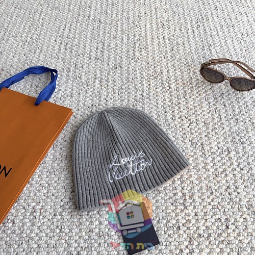 כובע גרב Louis Vuitton בארבעה גוונים 29