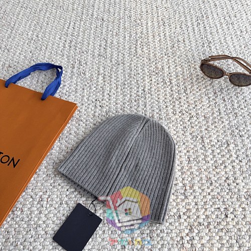 כובע גרב Louis Vuitton בארבעה גוונים 31