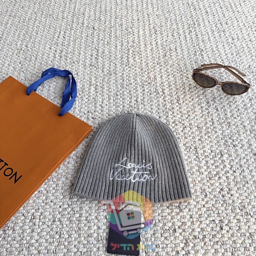 כובע גרב Louis Vuitton בארבעה גוונים 32