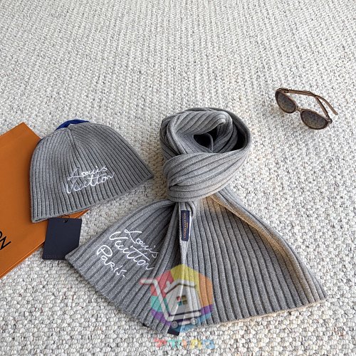 כובע גרב Louis Vuitton בארבעה גוונים 35