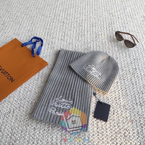 כובע גרב Louis Vuitton בארבעה גוונים 36