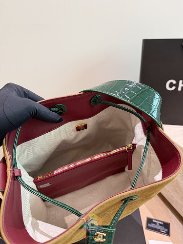 תיק Chanel Bucket Bag מזמש מרופד, בורדו או חום בהיר, תמונה 2