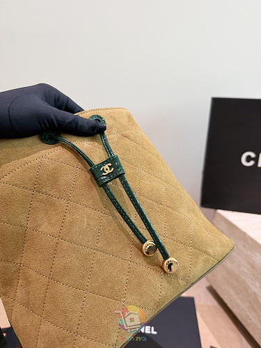 תיק Chanel Bucket Bag מזמש מרופד, בורדו או חום בהיר, תמונה 3