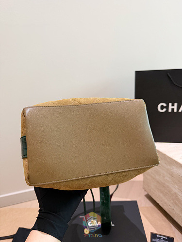 תיק Chanel Bucket Bag מזמש מרופד, בורדו או חום בהיר, תמונה 4
