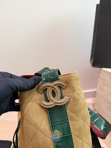 תיק Chanel Bucket Bag מזמש מרופד, בורדו או חום בהיר, תמונה 6