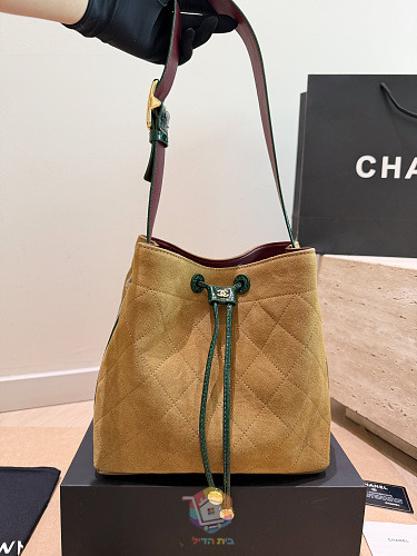 תיק Chanel Bucket Bag מזמש מרופד, בורדו או חום בהיר, תמונה 11