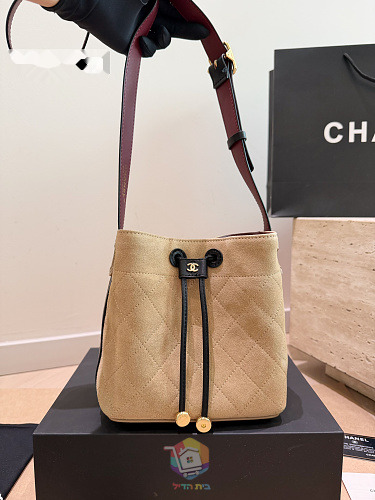 תיק Chanel Bucket Bag מזמש מרופד, בורדו או חום בהיר, תמונה 13