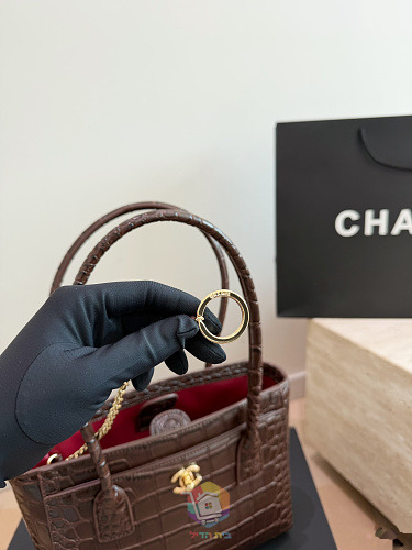 תיק טוט Chanel מעור בהטבעת תנין, חום, תמונה 2