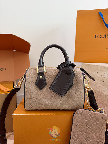 תיק Louis Vuitton Speedy Bandoulière מזמש מוטבע, בז' או חום, תמונה 6