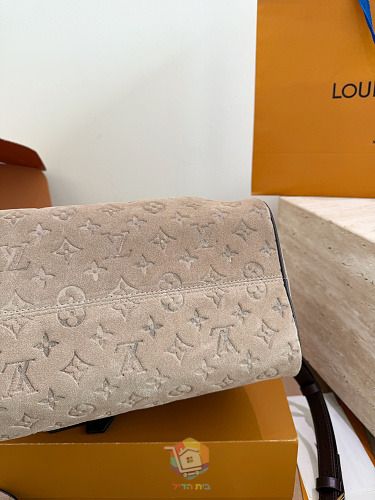 תיק Louis Vuitton Speedy Bandoulière מזמש מוטבע, בז' או חום, תמונה 8