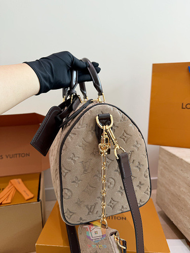 תיק Louis Vuitton Speedy Bandoulière מזמש מוטבע, בז' או חום, תמונה 12