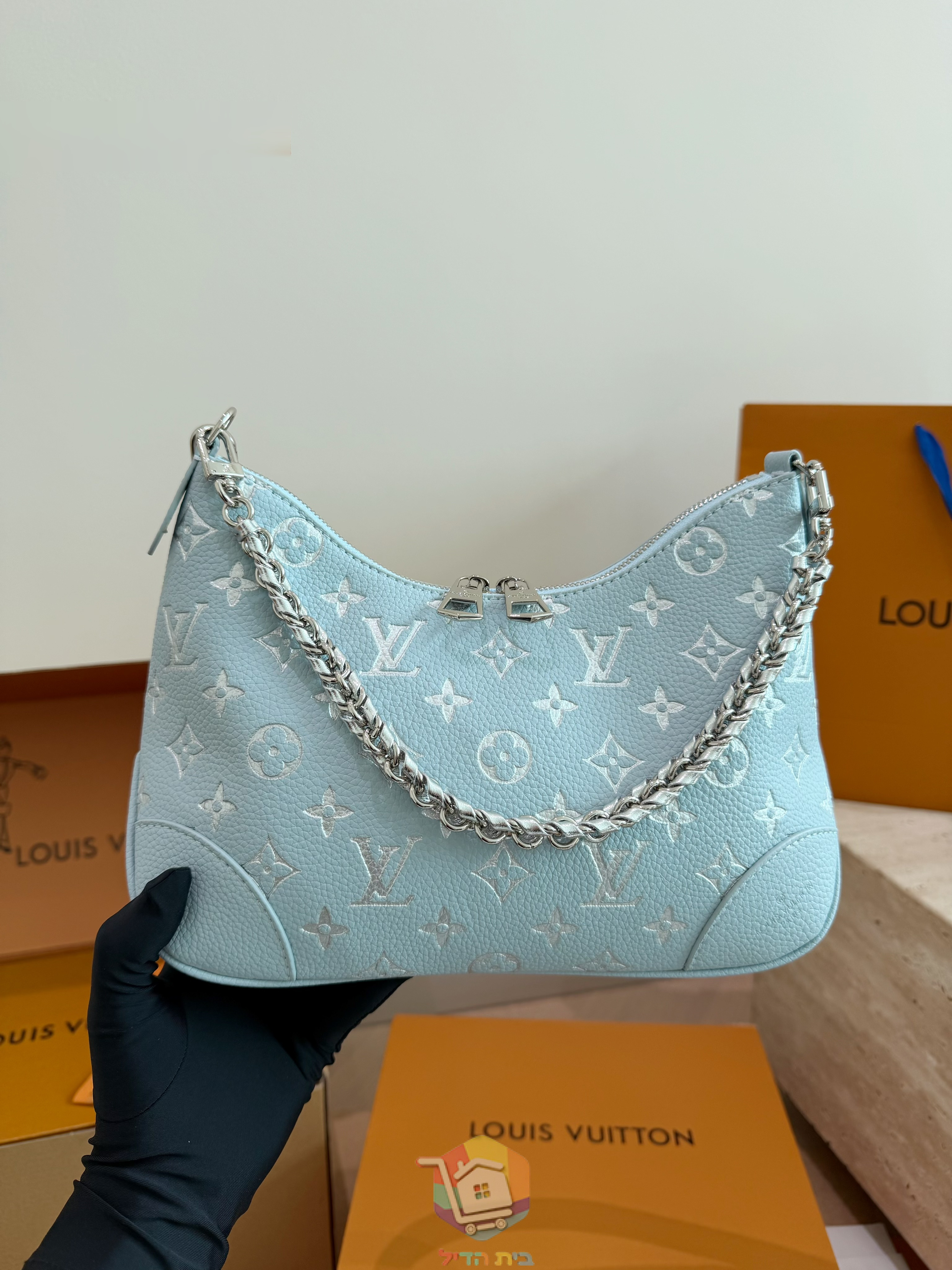 حقيبة Louis Vuitton Boulogne من جلد Monogram Empreinte، أزرق فاتح