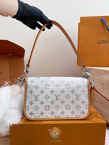 תיק Louis Vuitton Diane בקנבס Monogram לבן פנינה, תמונה 4