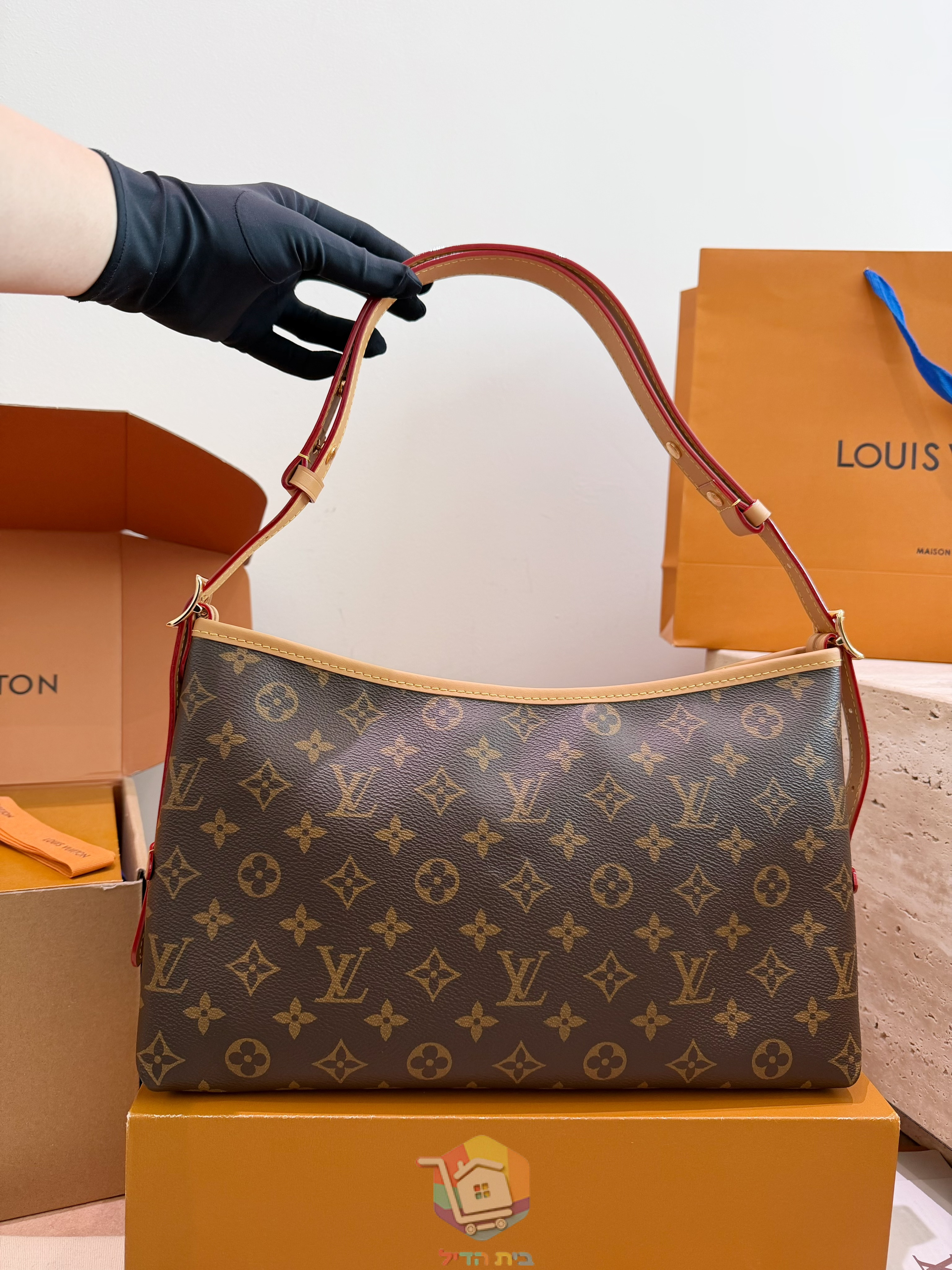 Сумка Louis Vuitton CarryAll East-West из канвы Monogram