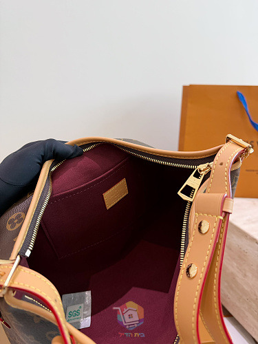 תיק Louis Vuitton CarryAll East-West בקנבס Monogram, תמונה 2