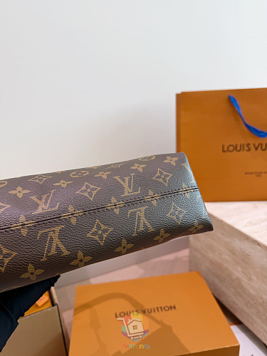 תיק Louis Vuitton CarryAll East-West בקנבס Monogram, תמונה 4