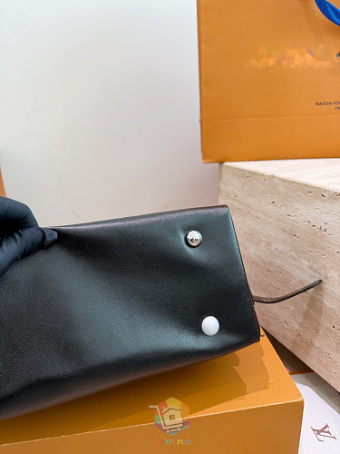תיק Louis Vuitton CarryAll Cargo Vibe מעור רך, שחור, תמונה 4