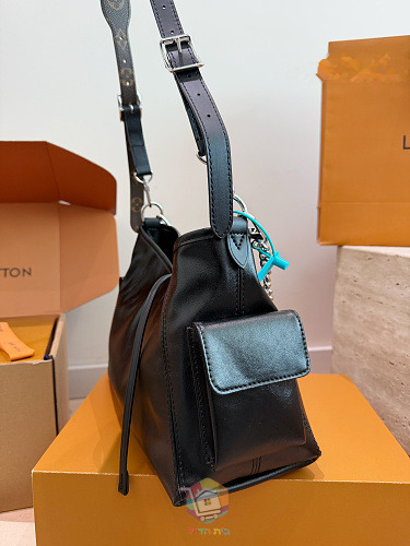 תיק Louis Vuitton CarryAll Cargo Vibe מעור רך, שחור, תמונה 6