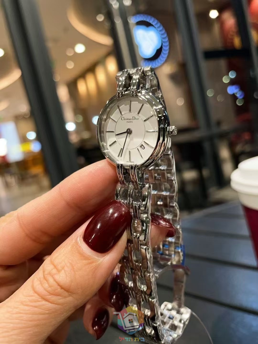 ساعة نسائية Dior بسوار حلقات من الفولاذ، ميناء أبيض أو أصفر