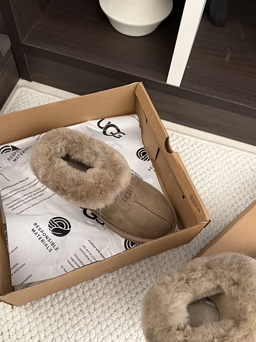 נעלי בית UGG סגורות בשלושה גוונים 23